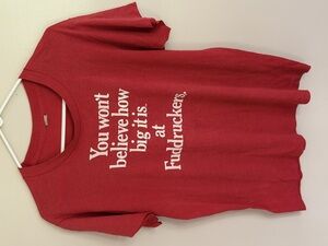 Vintage Fuddruckers Hamburgers "You Won't Believe How Big It Is" T-Shirt